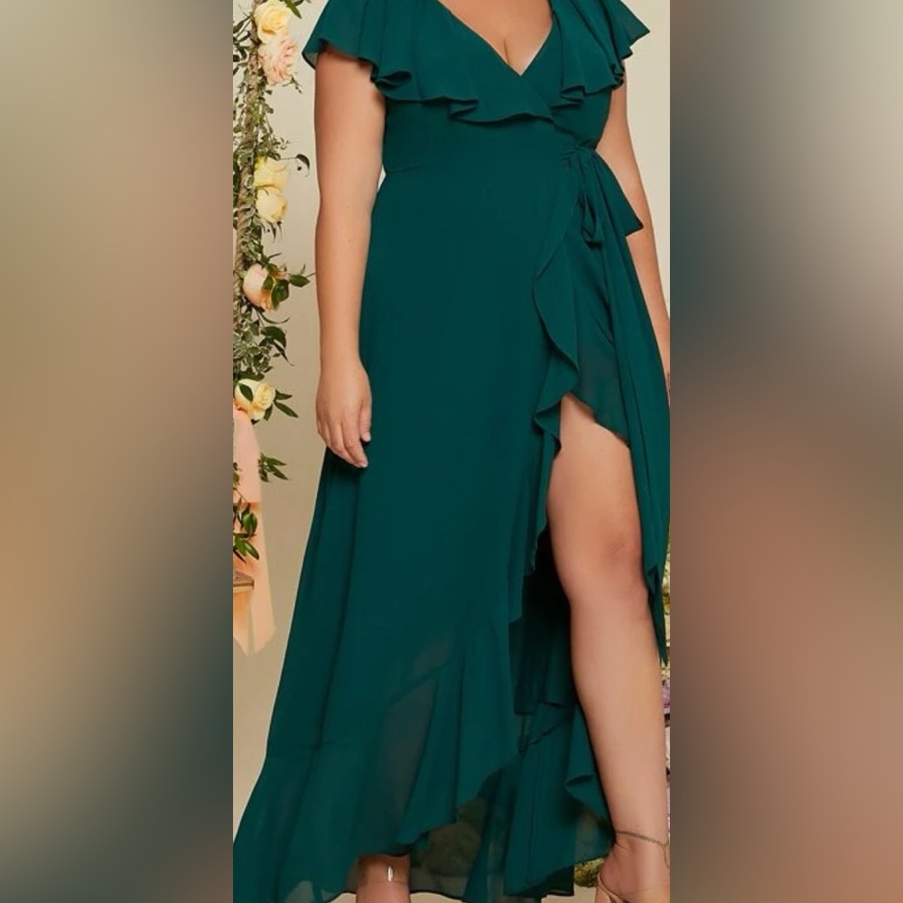 Formal wrap dress with ruffle hem hunter green color size says 1x but fits a 14